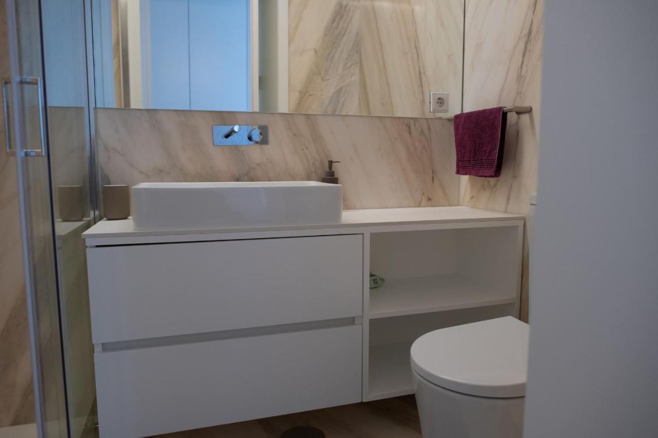 Spacious Studio W/ Balcony & Ac By Lovelystay Πόρτο Εξωτερικό φωτογραφία
